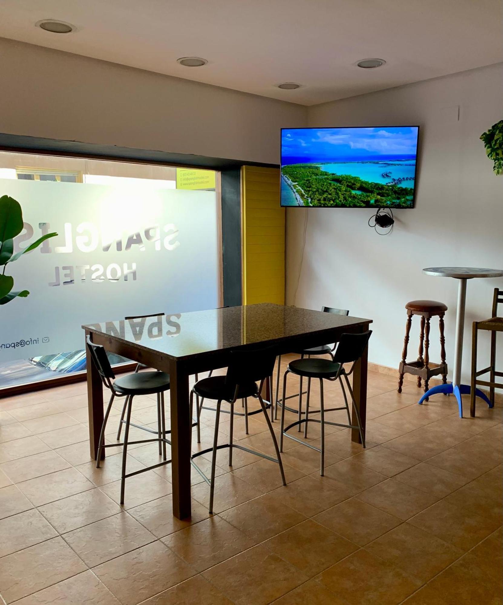 Spanglish Hostel Бенидорм Экстерьер фото