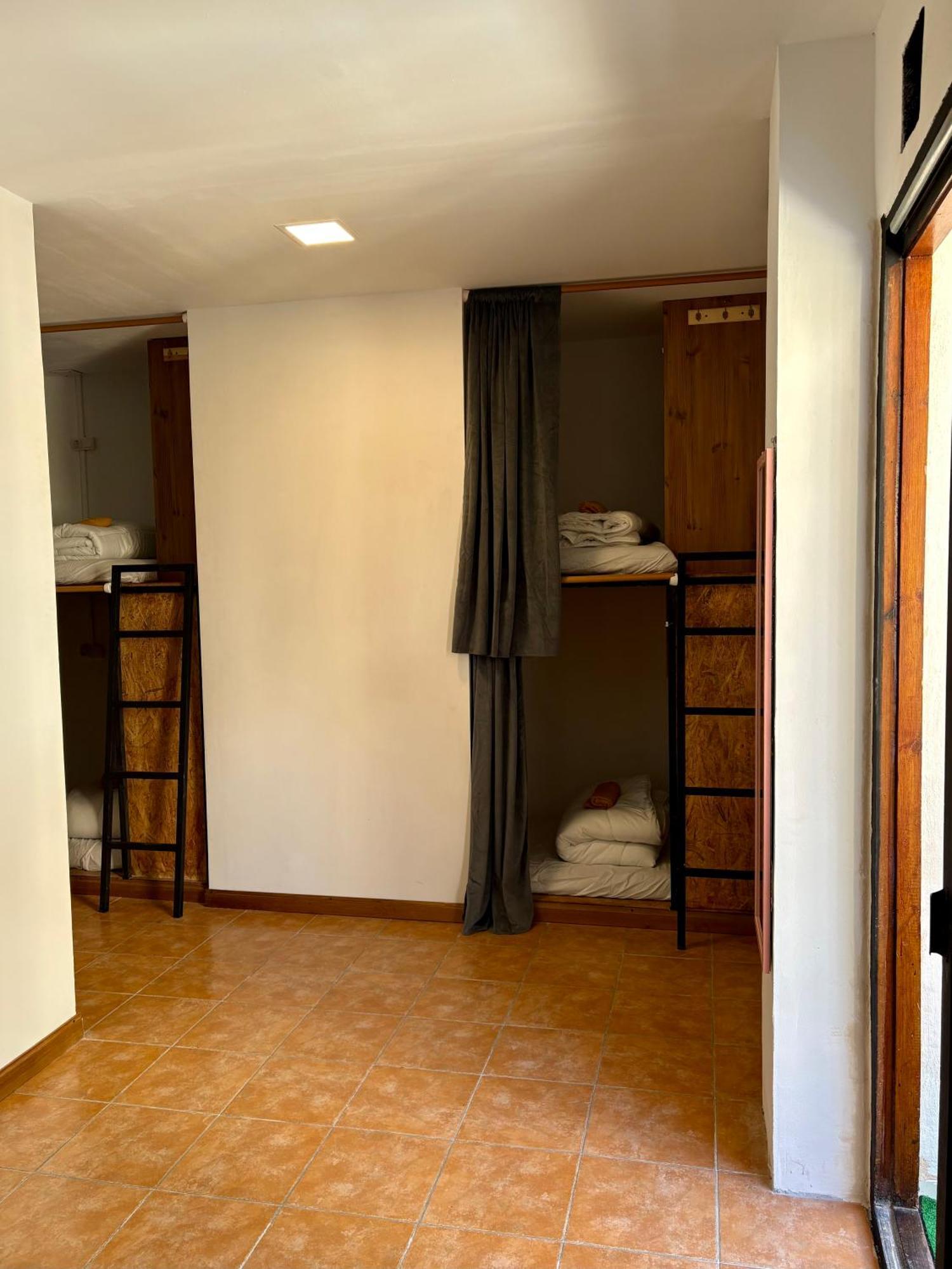 Spanglish Hostel Бенидорм Экстерьер фото