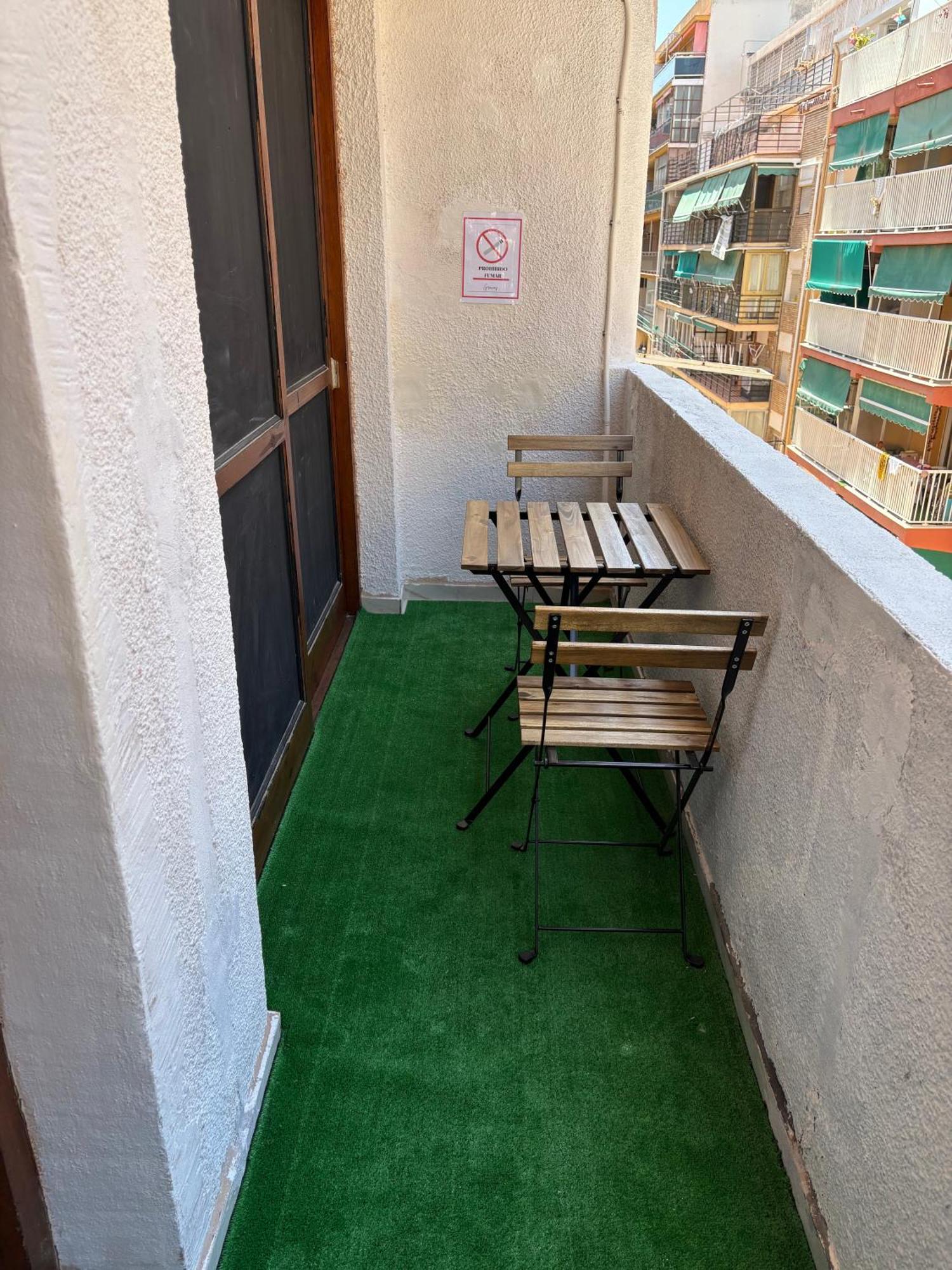 Spanglish Hostel Бенидорм Экстерьер фото